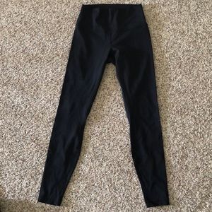 LULULEMON - Wunder Under - Size 6 - Black